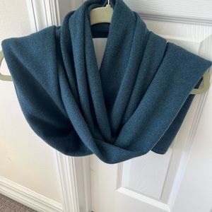 Cashmere Everlane Scarf excellent condition.